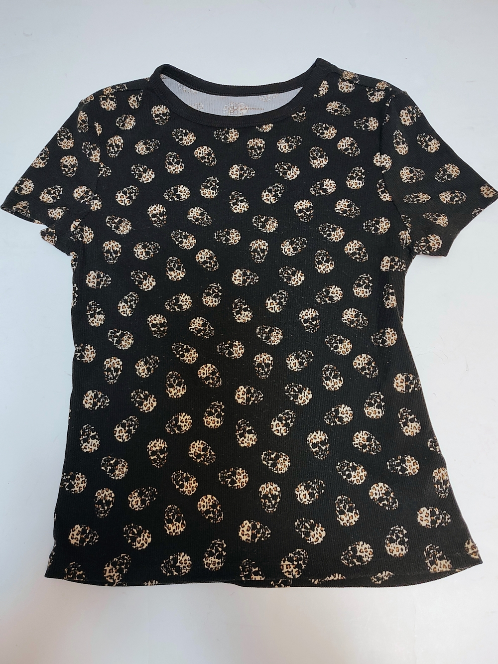 No Boundaries Black Tee with Beige Leopard Print Skulls